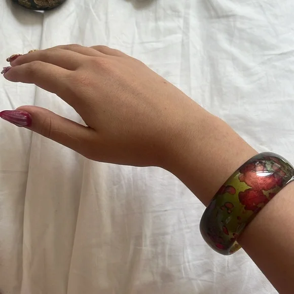 Large dangle bracelets - Picture 4 of 5